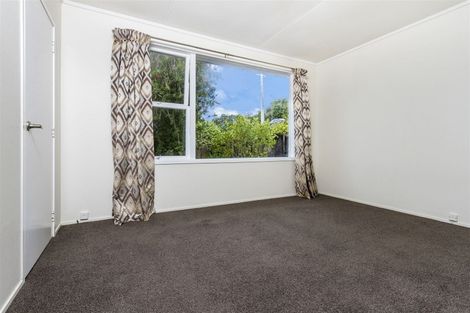 Photo of property in 2/253 Wairau Road, Totara Vale, Auckland, 0627