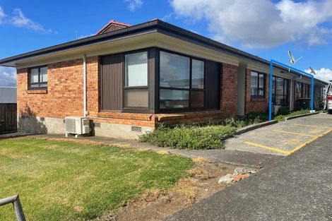 Photo of property in 2/9 Norman Spencer Drive, Papatoetoe, Auckland, 2104