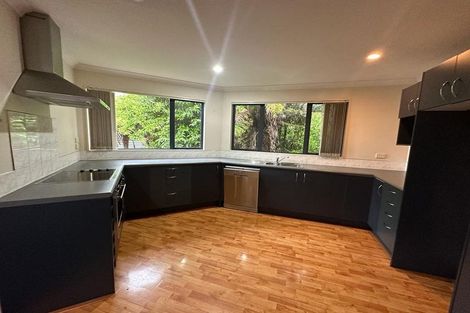 Photo of property in 12 Poturi Streams Avenue, Titirangi, Auckland, 0604
