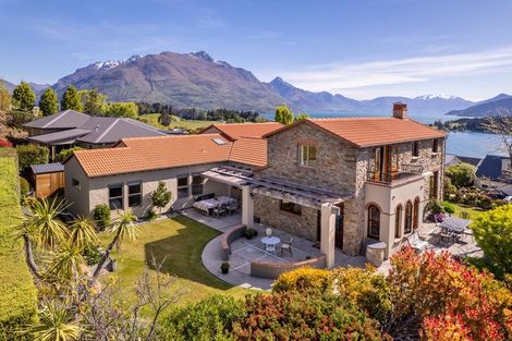 Photo of property in 1 Garland Terrace, Kelvin Heights, Queenstown, 9300