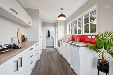 Photo of property in 117 Conclusion Street, Ascot Park, Porirua, 5024