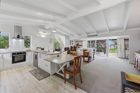 Photo of property in 100 Torkar Road, Clarks Beach, 2122