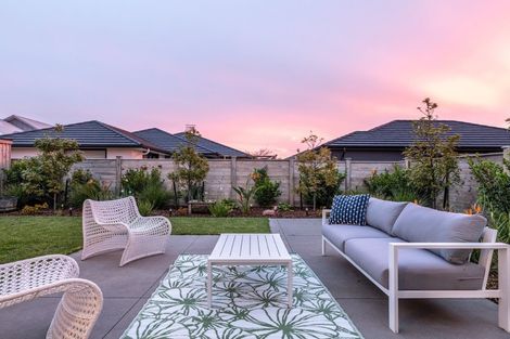 Photo of property in 18 Makura Drive, Papamoa Beach, Papamoa, 3118