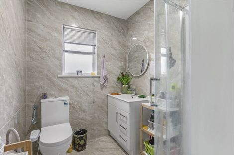 Photo of property in 11 Paragon Avenue, Beach Haven, Auckland, 0626