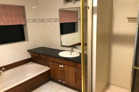 Photo of property in 7 Kallaroo Place, Botany Downs, Auckland, 2010