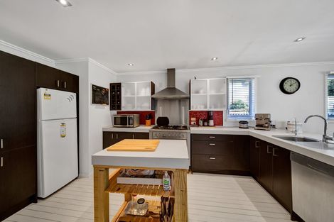 Photo of property in 46 Awanui Street, Merrilands, New Plymouth, 4312