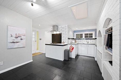 Photo of property in 58 Durham Street, Picton, 7220