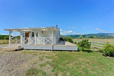 Photo of property in 103a Waikawa Beach Road, Manakau, Levin, 5573