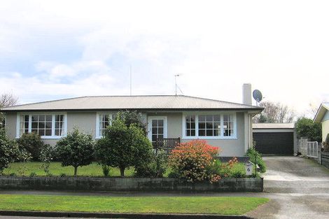 Photo of property in 6 Mokau Place, Terrace End, Palmerston North, 4410