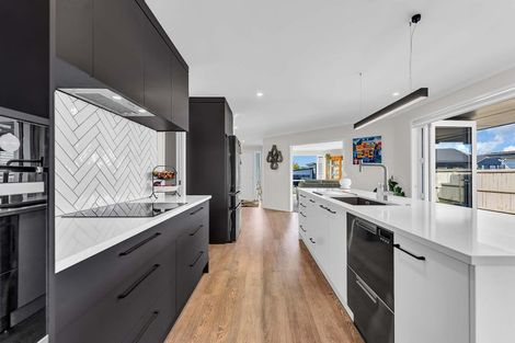 Photo of property in 9 Mutetai Road, Clarks Beach, 2122