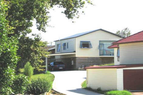 Photo of property in 2/30 Trojan Crescent, New Lynn, Auckland, 0600