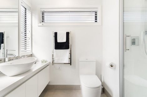 Photo of property in 69 Maka Terrace, Orewa, 0931