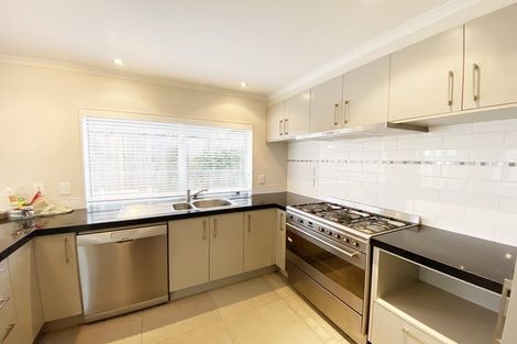 Photo of property in 33 Kensway Drive, Flat Bush, Auckland, 2016