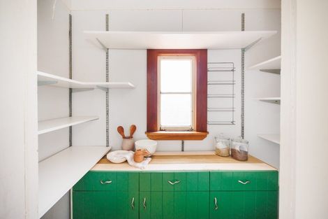 Photo of property in 110 Featherston Street, Takaro, Palmerston North, 4412