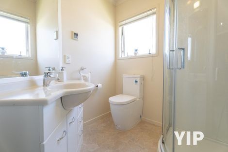 Photo of property in 16 Domett Street, Newlands, Wellington, 6037