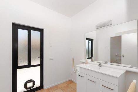 Photo of property in 8 Burgundy Park Avenue, Henderson, Auckland, 0612