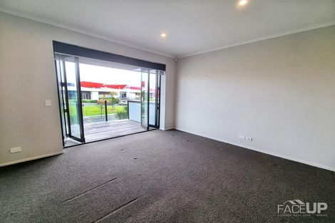 Photo of property in 4/17 Uku Lane, Hobsonville, Auckland, 0616
