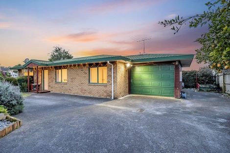 Photo of property in 14 Swanson Oaks, Swanson, Auckland, 0612