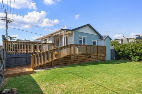 Photo of property in 114 Seaview Road, Paraparaumu Beach, Paraparaumu, 5032