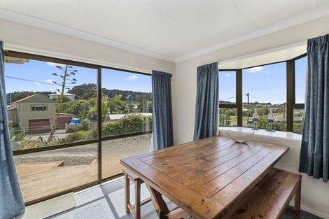 Photo of property in 28 Dewe Terrace, Foxton Beach, Foxton, 4815