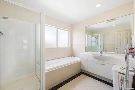 Photo of property in 22 Heyington Way, East Tamaki Heights, Auckland, 2016