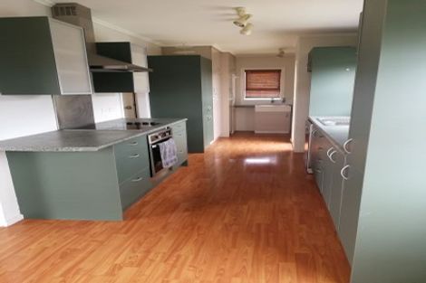 Photo of property in 12 Bamboo Grove, Kelston, Auckland, 0602