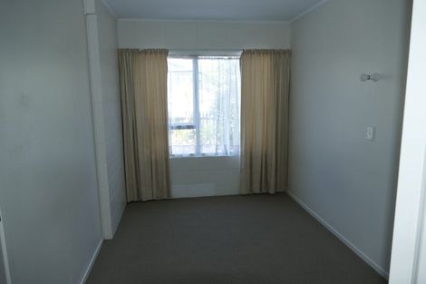 Photo of property in 5 Miltonia Avenue, Te Atatu South, Auckland, 0610