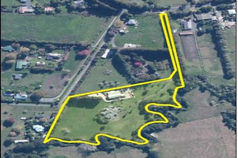 Photo of property in 154 Boord Crescent, Kumeu, 0891