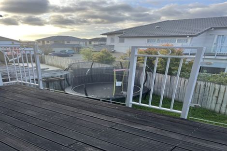 Photo of property in 7 Bordeaux Parade, Te Atatu South, Auckland, 0610