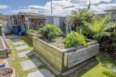 Photo of property in 16 Barry Curtis Place, Levin, 5510