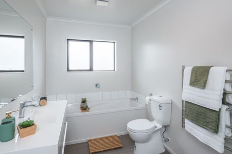 Photo of property in 15 Portmore Place, Grenada Village, Wellington, 6037