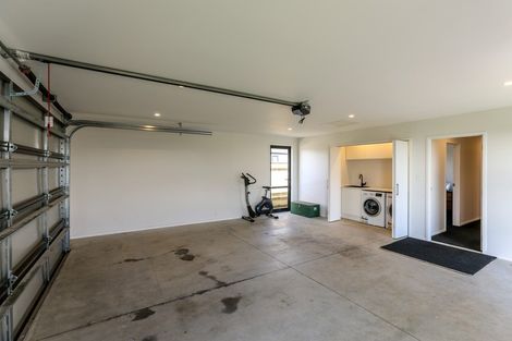 Photo of property in 1 Megaw Close, Whalers Gate, New Plymouth, 4310