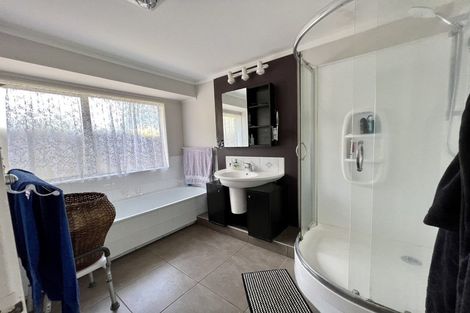 Photo of property in 27 Sheralee Place, Bucklands Beach, Auckland, 2014