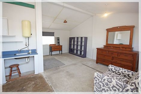 Photo of property in 27 Punga Street, Tangimoana, 4822