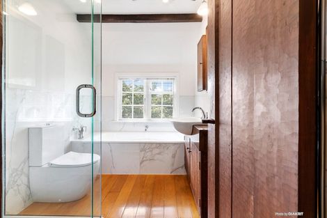 Photo of property in 100 Glenmore Street, Northland, Wellington, 6012