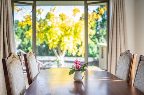 Photo of property in 26 Gillett Place, Botany Downs, Auckland, 2014