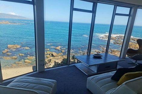 Photo of property in 114 The Esplanade, Houghton Bay, Wellington, 6023