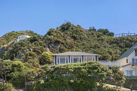 Photo of property in 382 The Esplanade, Island Bay, Wellington, 6023