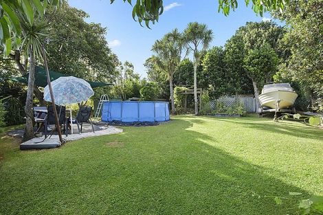 Photo of property in 17 Howden Street, Waiuku, 2123