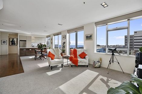 Photo of property in 22 Liardet Apartments, 402/22 Liardet Street, New Plymouth, 4310