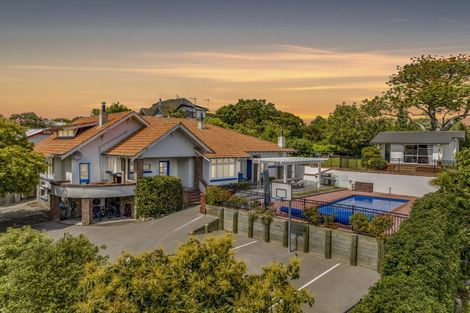 Photo of property in 60 Milton Road, Bluff Hill, Napier, 4110