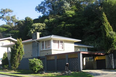 Photo of property in 35 Holborn Drive, Stokes Valley, Lower Hutt, 5019