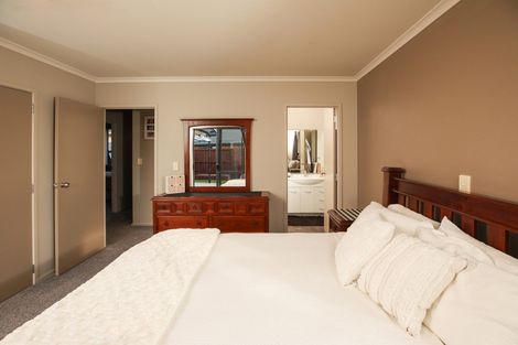 Photo of property in 5 Nobleman Place, Hamilton East, Hamilton, 3216