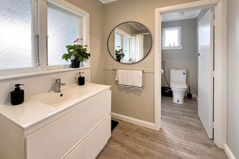 Photo of property in 4 Bristol Crescent, Roslyn, Palmerston North, 4414