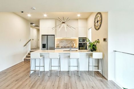 Photo of property in 7 Palmetto Place, Goodwood Heights, Auckland, 2105