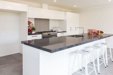 Photo of property in 41 Karina Terrace, Roslyn, Palmerston North, 4414