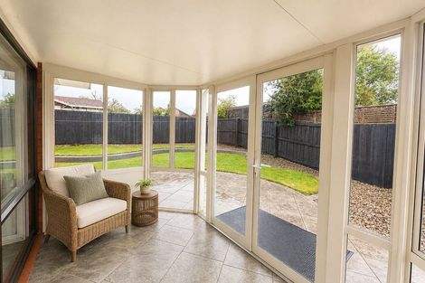Photo of property in 2/6 Pyatt Place, Redwood, Christchurch, 8051