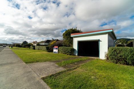 Photo of property in 18 Beauchamp Street, Tawa, Wellington, 5028