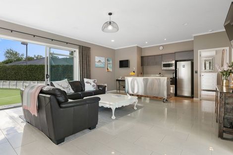 Photo of property in 38 Saint Heliers Place, Papamoa Beach, Papamoa, 3118