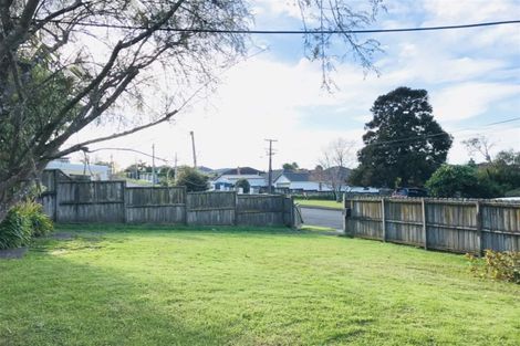 Photo of property in 15 Ayrton Street, Te Atatu South, Auckland, 0610